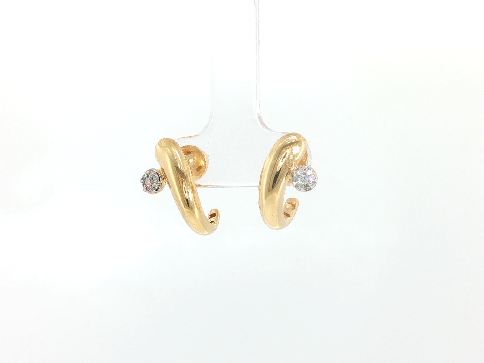 Aretes en Oro amarillo 18k con Diamante — Aretes — Oro amarillo 18k